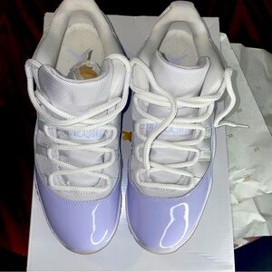 Jordan retro 11 pure violet woman size 11